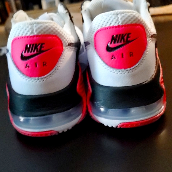 Brand New Womens Nike Air Max Size 7 (NO LONGER HAVE THE BOX) - Picture 2 of 9